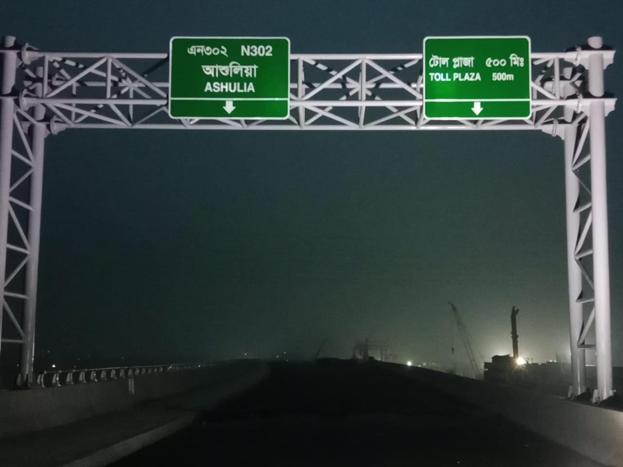 Road Signboards with Structural Trusses